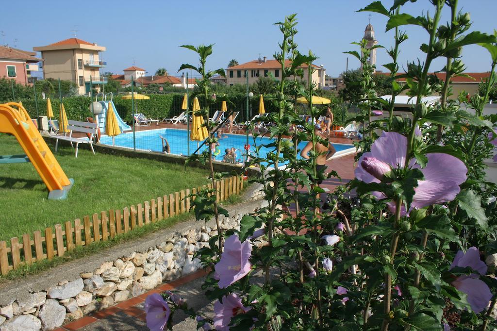 Residence Mizar Пиетра Лигуре Екстериор снимка