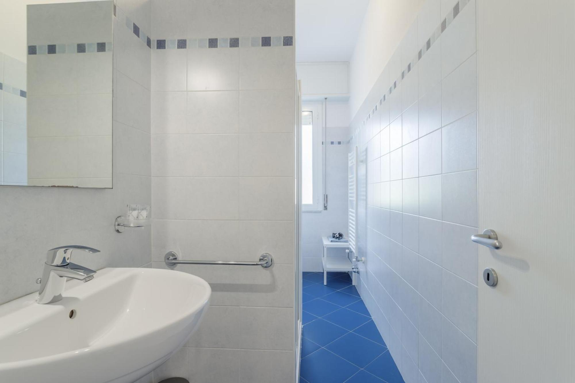 Residence Mizar Пиетра Лигуре Екстериор снимка
