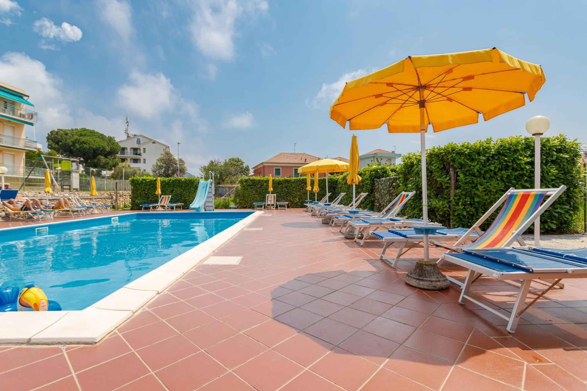Residence Mizar Пиетра Лигуре Екстериор снимка